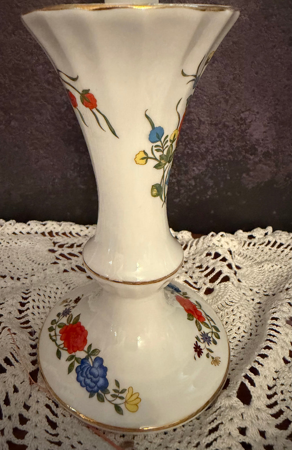 Vintage Aynsley Famille Rose Bone China Candlestick Holders – Pair – Floral Chinoiserie Design – Made in England – Gold Trim