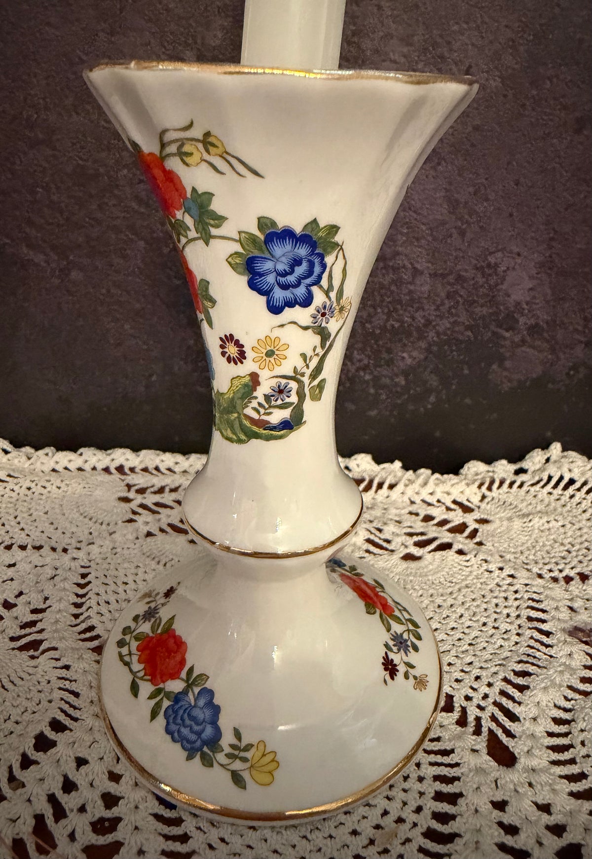 Vintage Aynsley Famille Rose Bone China Candlestick Holders – Pair – Floral Chinoiserie Design – Made in England – Gold Trim