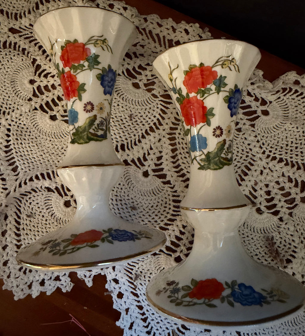Vintage Aynsley Famille Rose Bone China Candlestick Holders – Pair – Floral Chinoiserie Design – Made in England – Gold Trim